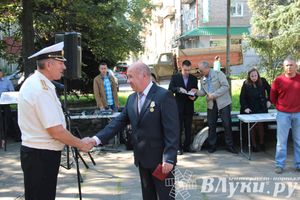В Великих Луках воинов-интернационалистов наградили медалями