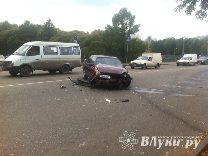 Еще одна авария произошла в Великих Луках