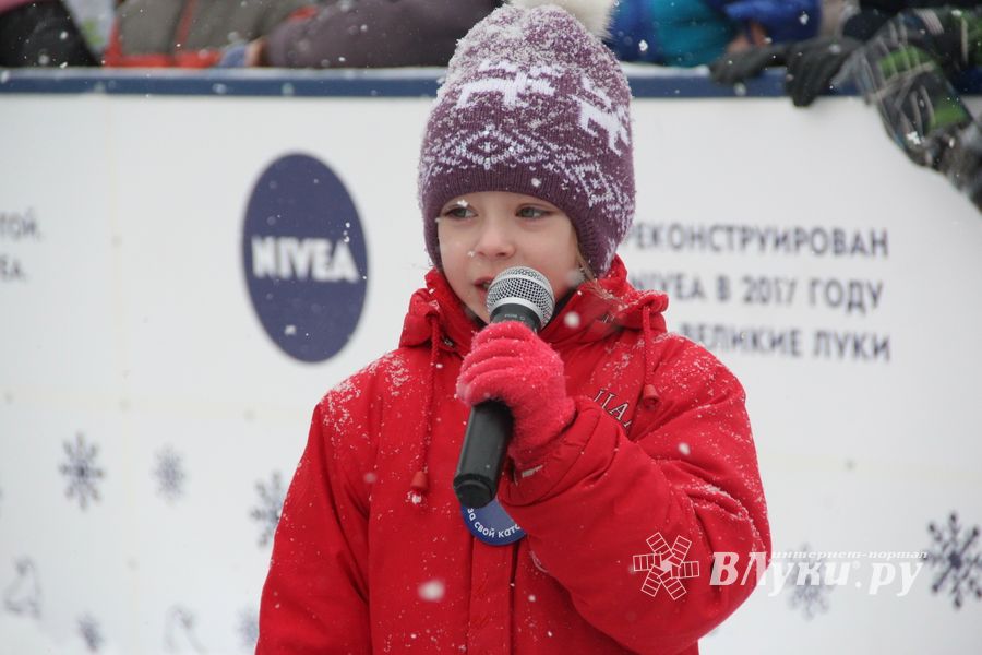 В Великих Луках появился новый каток (ФОТО)