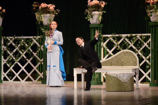 С большим успехом прошла премьера спектакля Великолукского драматического театра «Волки и овцы» (ФОТО)