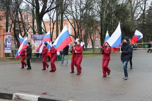 В Великих Луках прошло праздничное шествие (ФОТО)