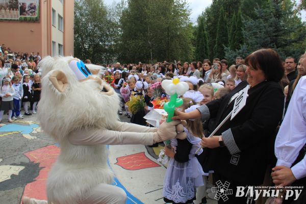 Школа №13 отмечает 35-летие в День знаний (ФОТО)