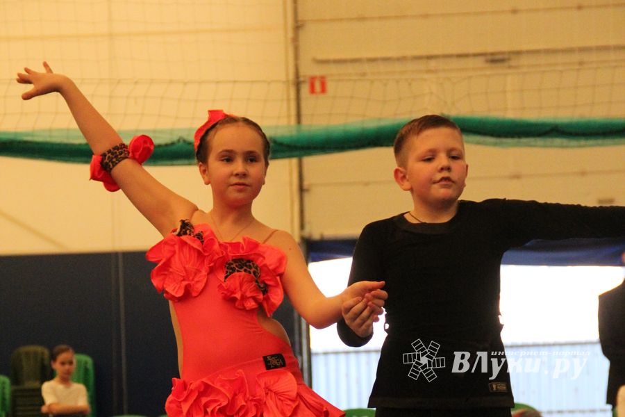 В Великих Луках прошел турнир по спортивным бальным танцам (ФОТО)