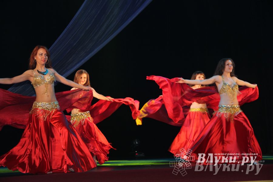 В ДК ЛК прошел музыкально-танцевальный спектакль «Босиком по млечному пути» (фото)