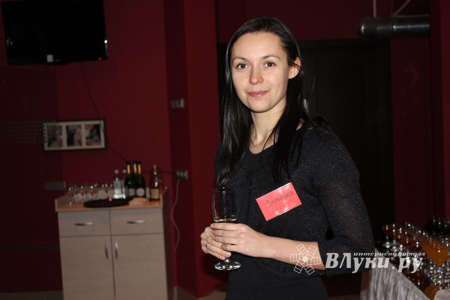 Компания "МТС" поздравляет всех своих клиентов и информационных партнеров с наступающим Новым Годом и Рождеством!