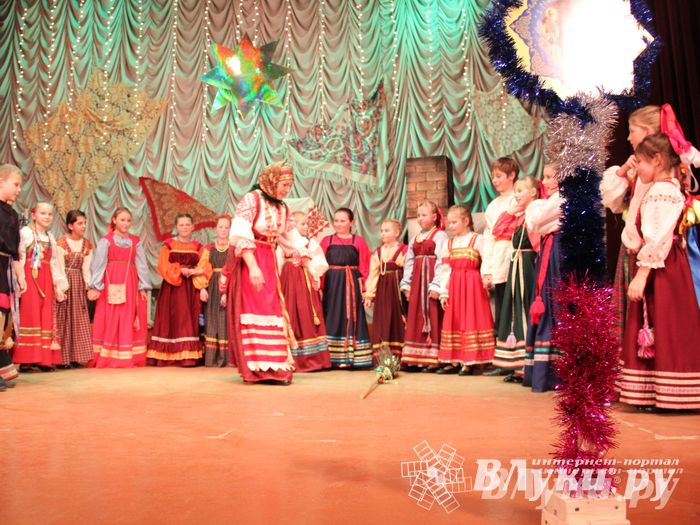 Рождественский концерт ансамбля «Заряница» прошел в Великих Луках (фото)