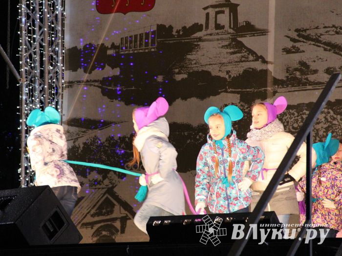 Дождик не помешал открытию городской ёлки (ФОТО)