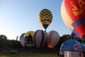 Сегодня вечером аэростаты плыли над городом (ФОТО)
