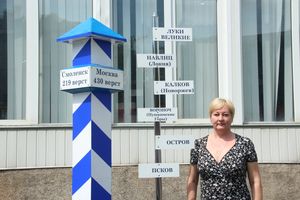 «Верстовой столб»  установлен у здания Главпочтамта на улице Зверева