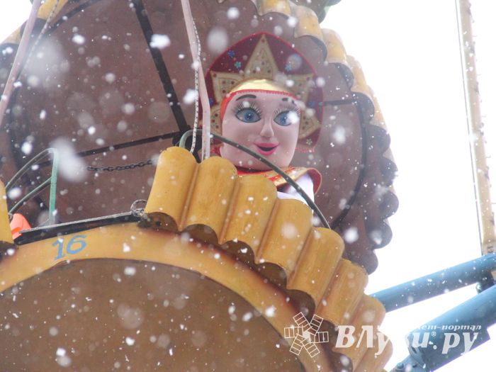 В Великих Луках сожгли Масленицу (фото)