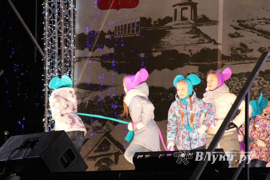 Дождик не помешал открытию городской ёлки (ФОТО)