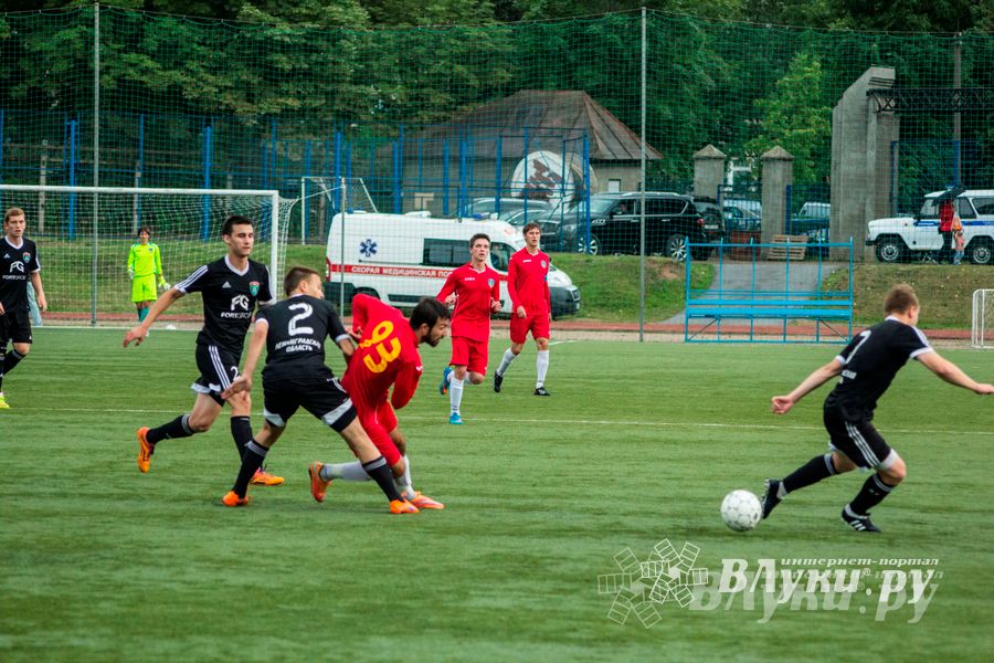 Матчи по футболу в рамках Первенства России проходят в Великих Луках (фото)