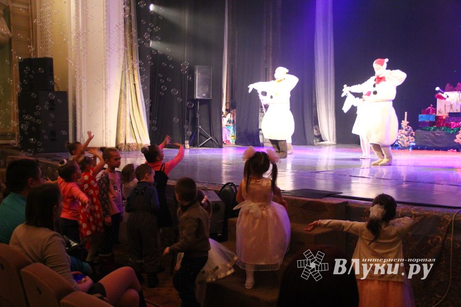 В ГДК им. Ленина встречают Новый год (ФОТО)