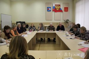 В Великих Луках состоялся семинар на тему временного трудоустройства подростков (фото)