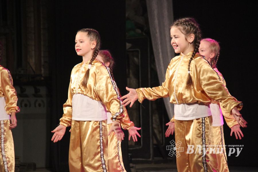 Юные артисты ГДК им. Ленина поздравили мам с праздником (ФОТО)