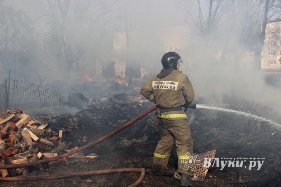 На пожаре в пр. Нелидовском ликвидировали открытое горение (ФОТО)