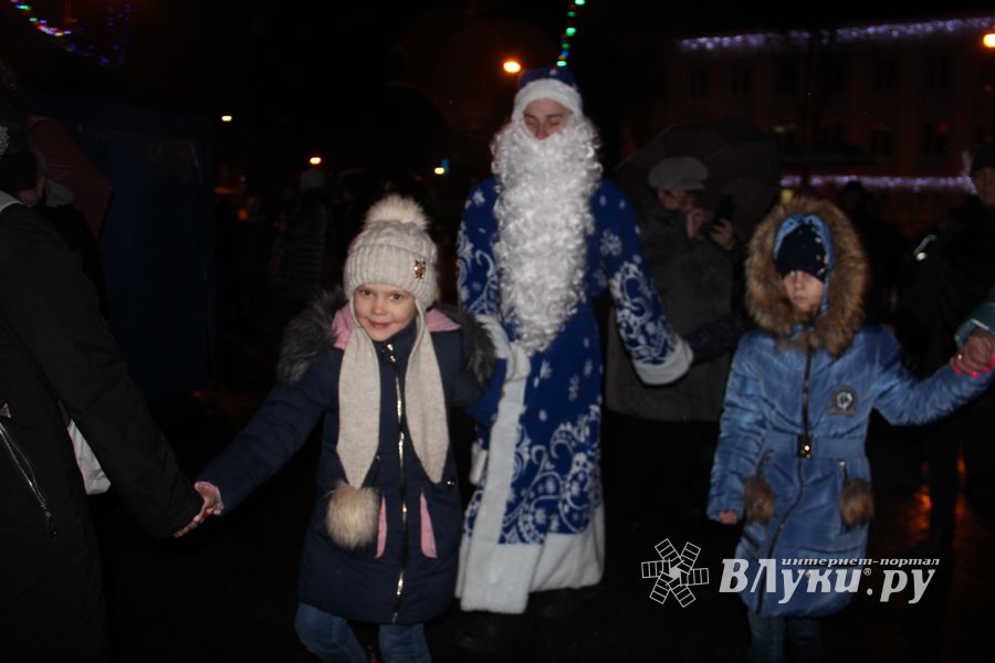 Дождик не помешал открытию городской ёлки (ФОТО)