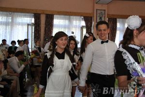 В Великих Луках прозвенели «Последние звонки»