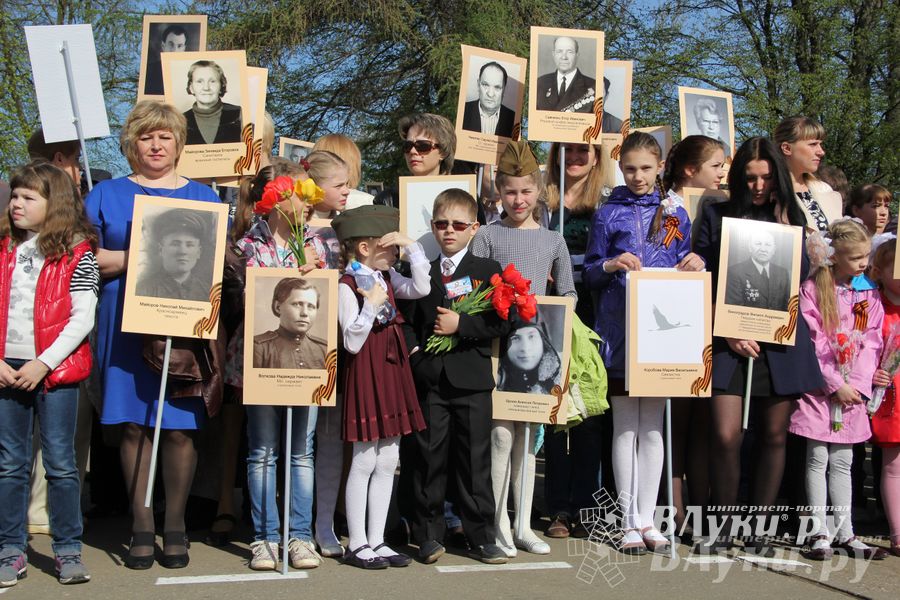 Парад Победы в Великих Луках (фото)