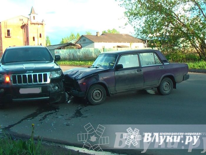 Пешеходный переход на развилке улиц Матвея Кузьмина-Малышева. Быть или не быть?