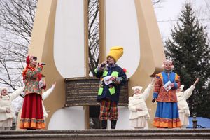 В Великих Луках сожгли Масленицу (фото)
