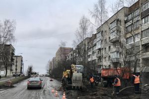 На улице Холмской устранили прорыв в водопроводе (ФОТО)