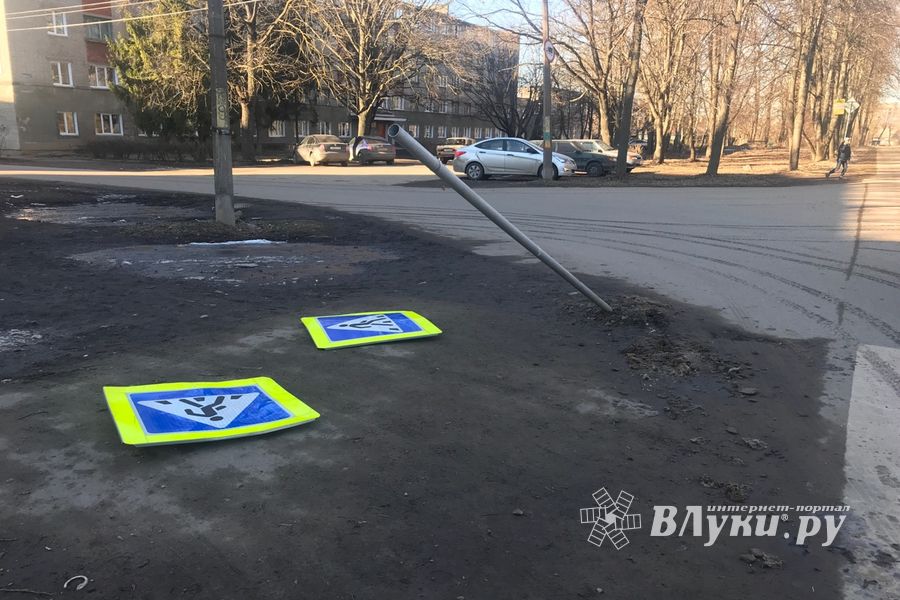 Фотофакт: на Нелидовской лежат пешеходы