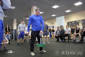 В Великих Луках состоялись Первенство города по жиму штанги и Первый Кубок города по армлифтингу (фото)
