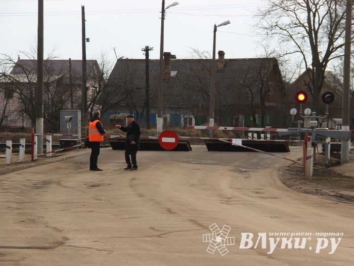 Самарский переезд закрыт (ФОТО)