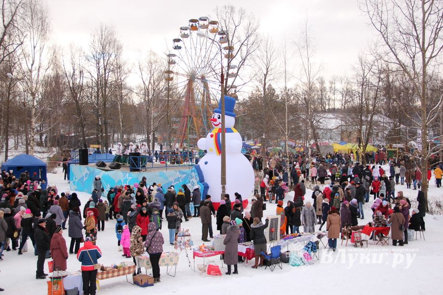 Широко отметили Масленицу в Великих Луках (ФОТО)