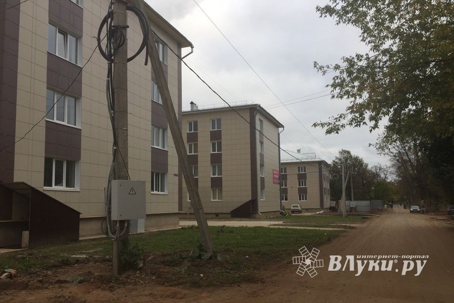 В Великих Луках ведутся работы по укладке газопровода — перекрыта дорога (ФОТО)