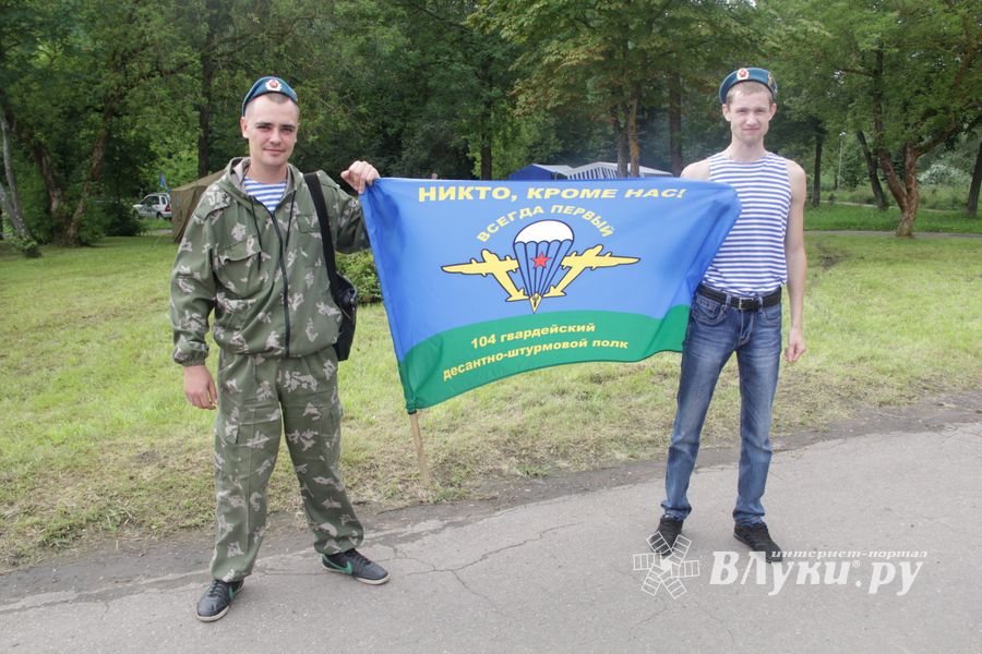 В Великих Луках отмечают День ВДВ (ФОТО)
