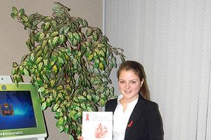 В день борьбы со СПИДом в Великолукском районе проходит акция «Красная ленточка» (фото)