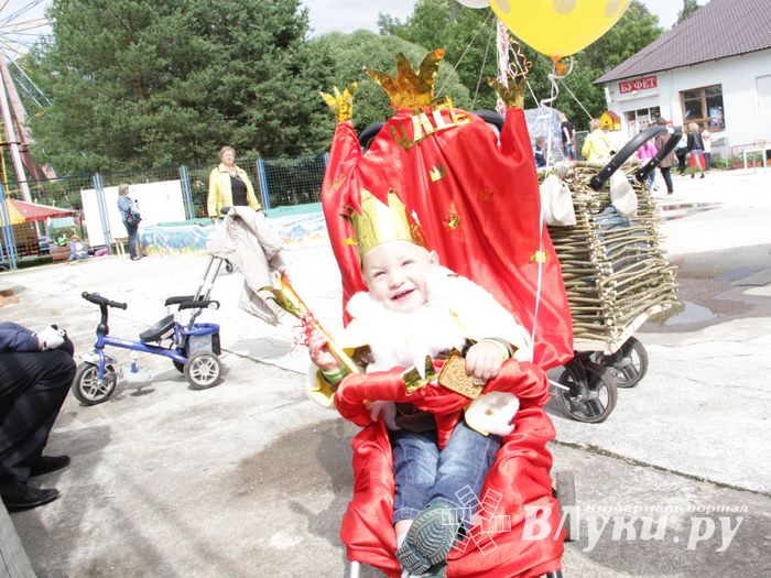 «Парад детских колясок» в День семьи, любви и верности (ФОТО)