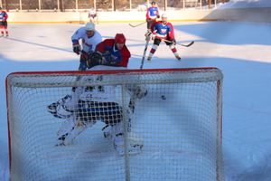 Великолукский хоккей: много забитых шайб, немного потасовок и разбитых лиц (фото)