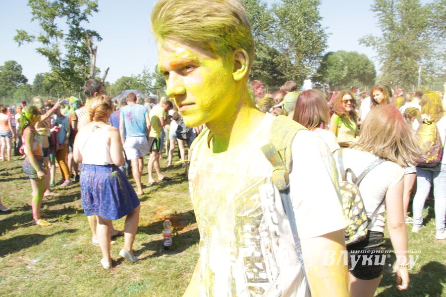 Яркие эмоции «ColorFest» в Великих Луках (ФОТО)