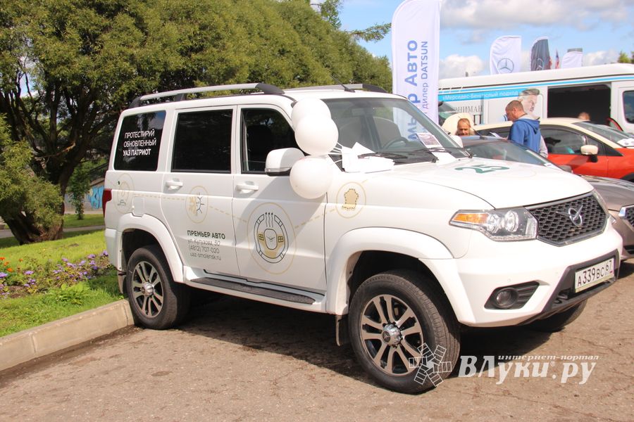 В Великих Луках прошла «Автовыставка 2017» (ФОТО)