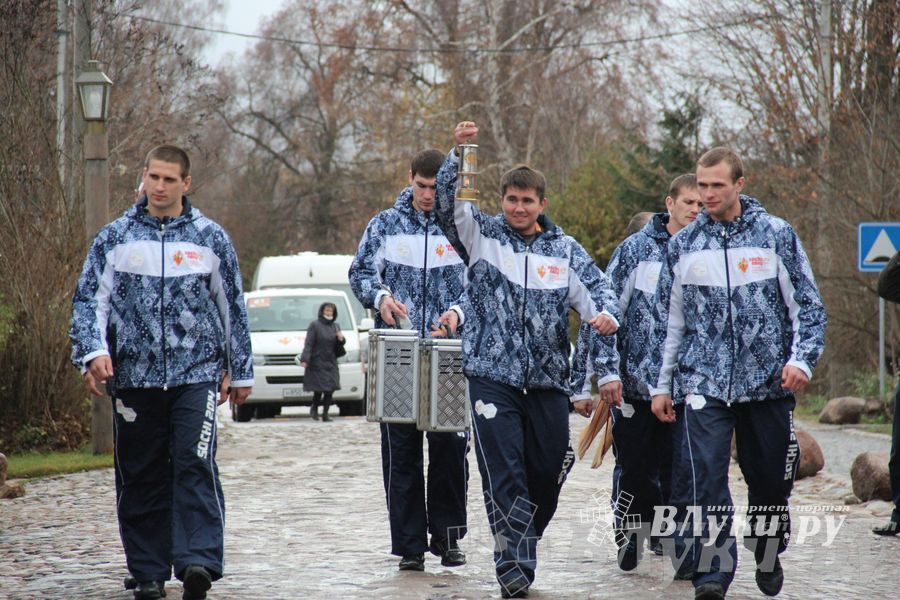 Эстафета Олимпийского огня в Изборске и Пскове