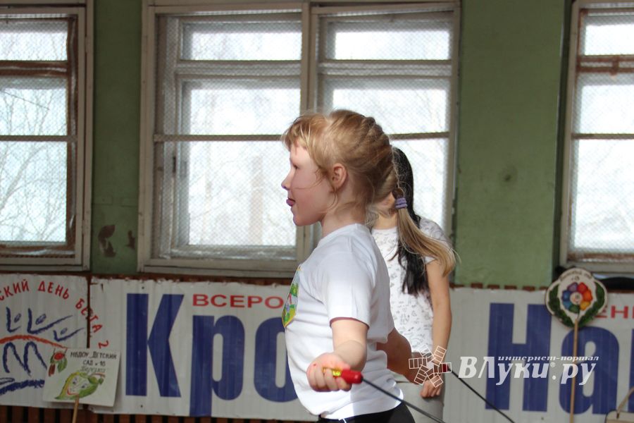 В Великих Луках стартовали спортивные соревнования среди дошколят «Юные олимпионики»