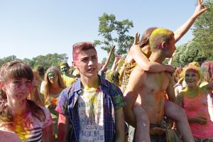 Яркие эмоции «ColorFest» в Великих Луках (ФОТО)