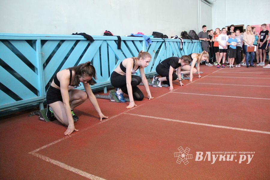В Великих Луках легкоатлеты закрывают зимний сезон (ФОТО)