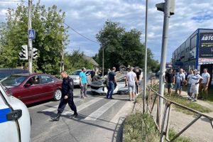 Серьёзное ДТП на перекрёстке Великих Лук (ФОТО)