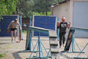 В Великих Луках прошли соревнования среди пожарных