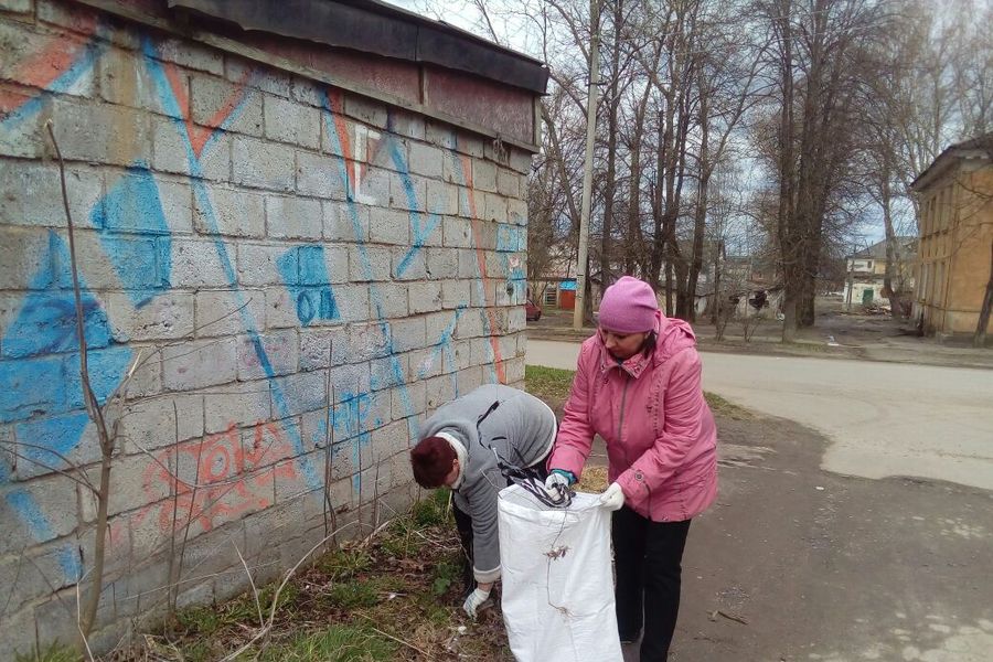 Сотрудники детского сада №16 провели субботник (ФОТО)