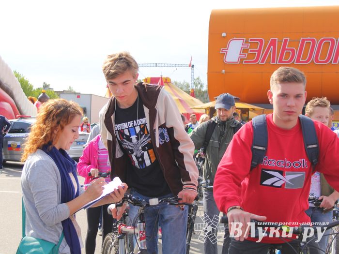 В Великих Луках прошёл Велопарад (ФОТО)