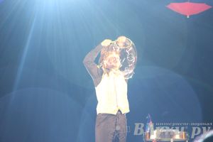 Шоу магических зонтиков и мыльных пузырей увидели юные великолучане