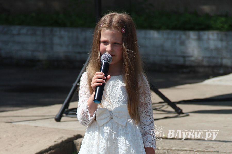 В городском парке Великих Лук прошёл День мороженого