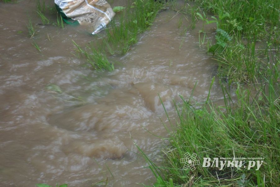 На проспекте Гагарина затопило дорогу (ФОТО)