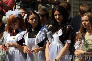 В Великих Луках прозвенели «Последние звонки»