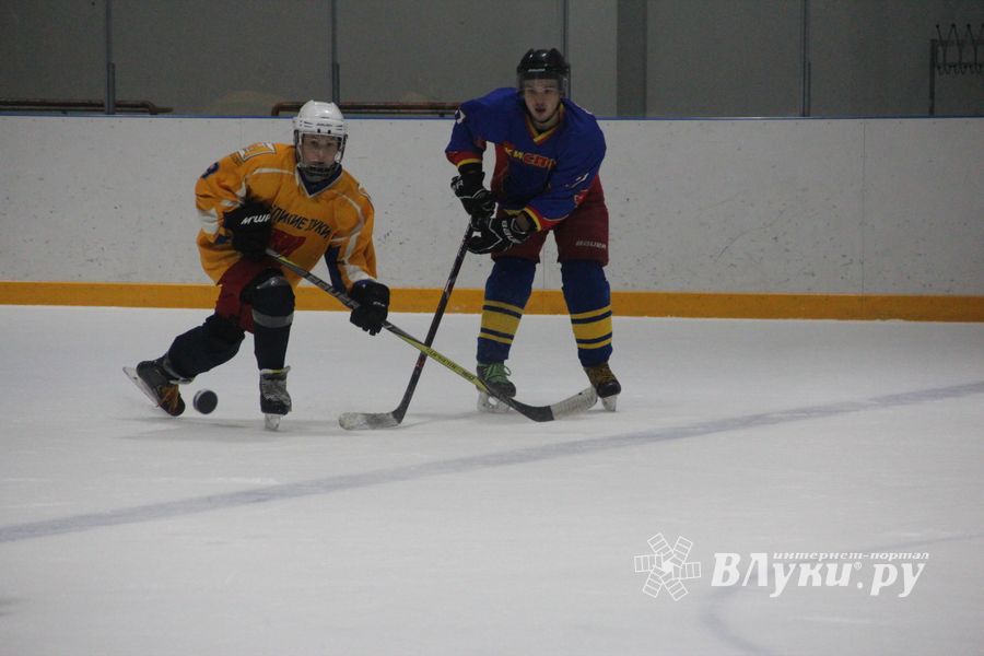 Великолукские хоккейные клубы провели матч в рамках чемпионата города (ФОТО)